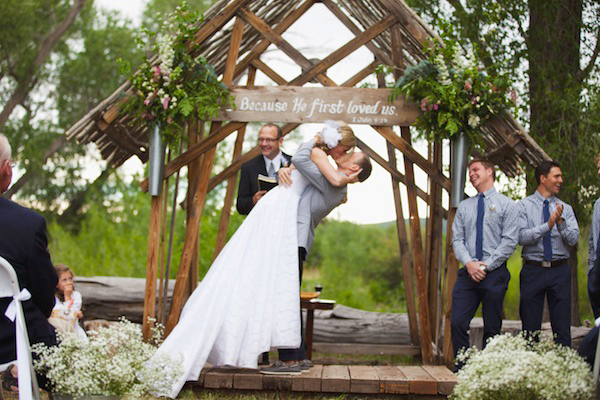 rustic-burlap-and-lace-wedding