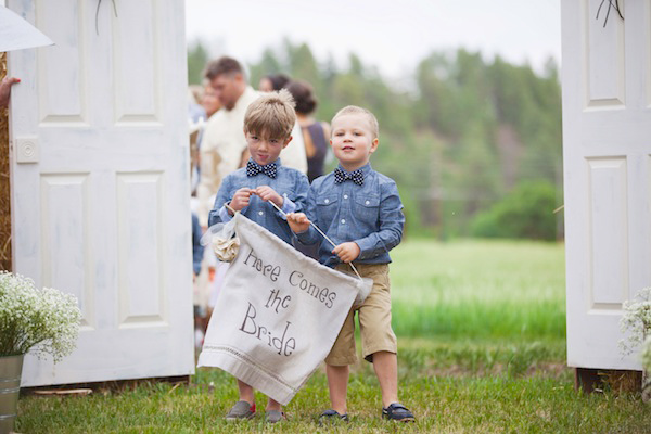 rustic-burlap-and-lace-wedding