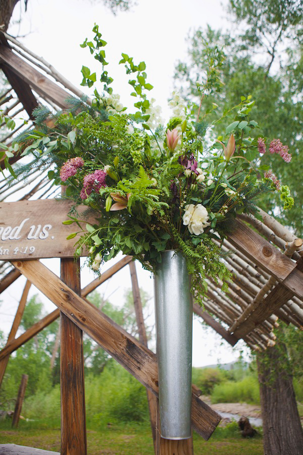 rustic-burlap-and-lace-wedding