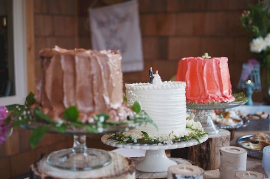 multiple wedding cakes