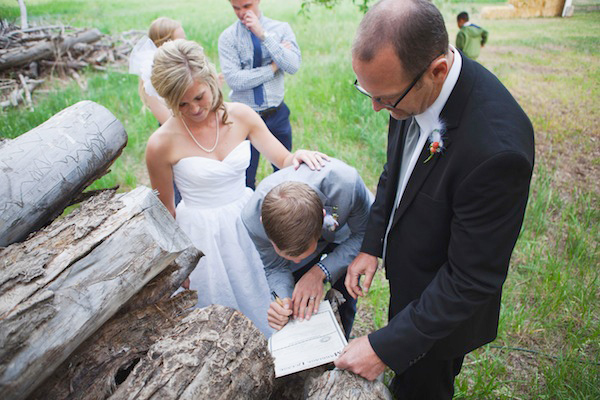 rustic-burlap-and-lace-wedding
