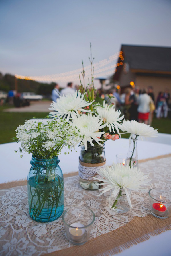 rustic-burlap-and-lace-wedding