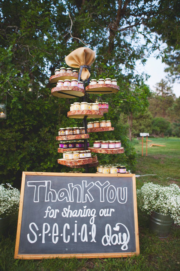 rustic-burlap-and-lace-wedding
