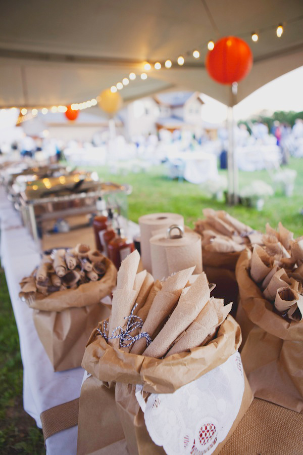 rustic-burlap-and-lace-wedding