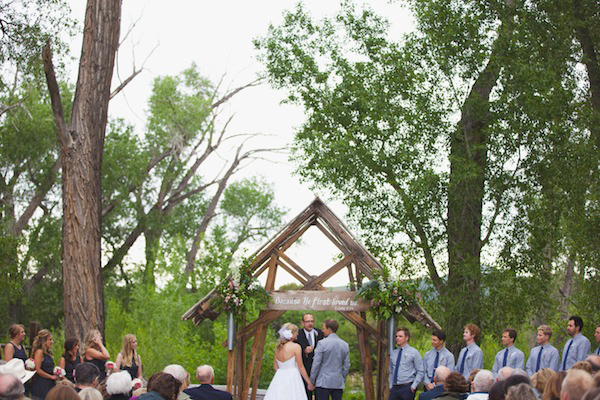 rustic-burlap-and-lace-wedding