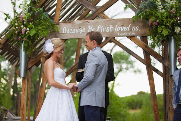 rustic-burlap-and-lace-wedding