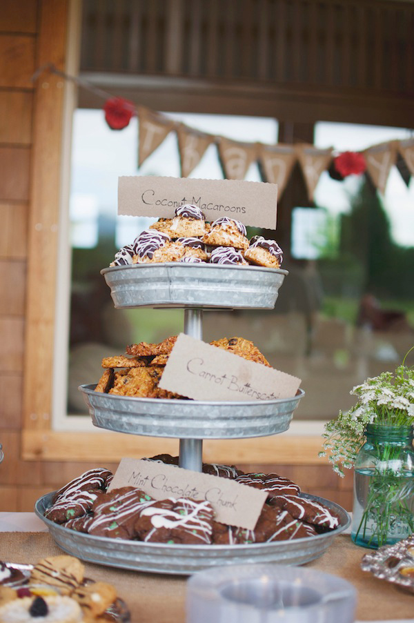 rustic-burlap-and-lace-wedding