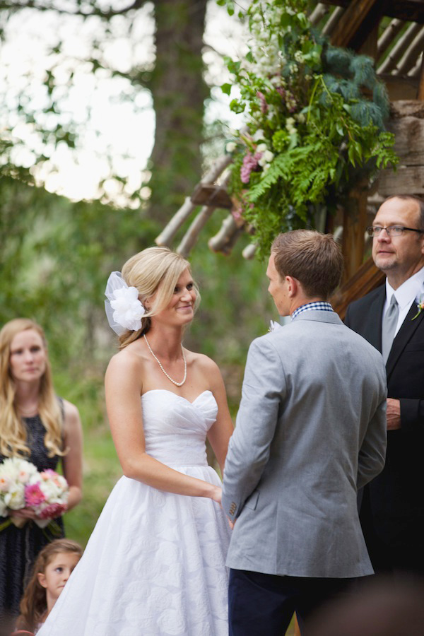 rustic-burlap-and-lace-wedding