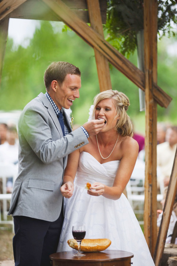 rustic-burlap-and-lace-wedding