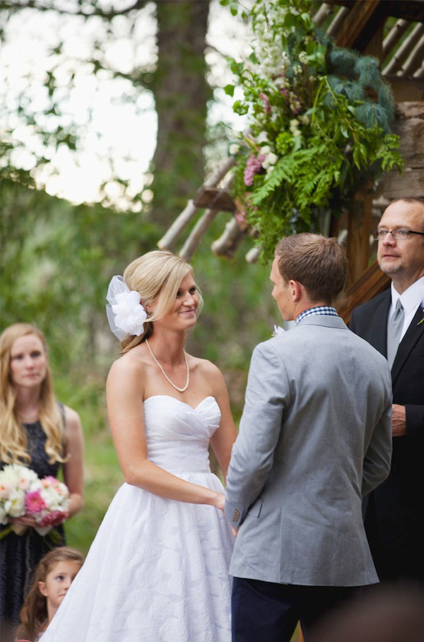 rustic-burlap-and-lace-wedding