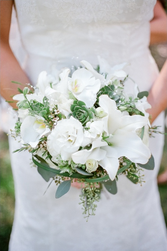 white bridal bouquet by dawnâs creations