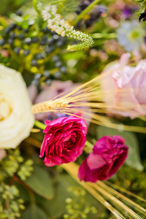 elegant-gold-and-purple-wedding-ideas