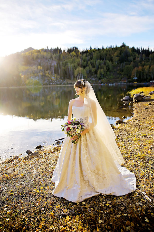 elegant-gold-and-purple-wedding-ideas