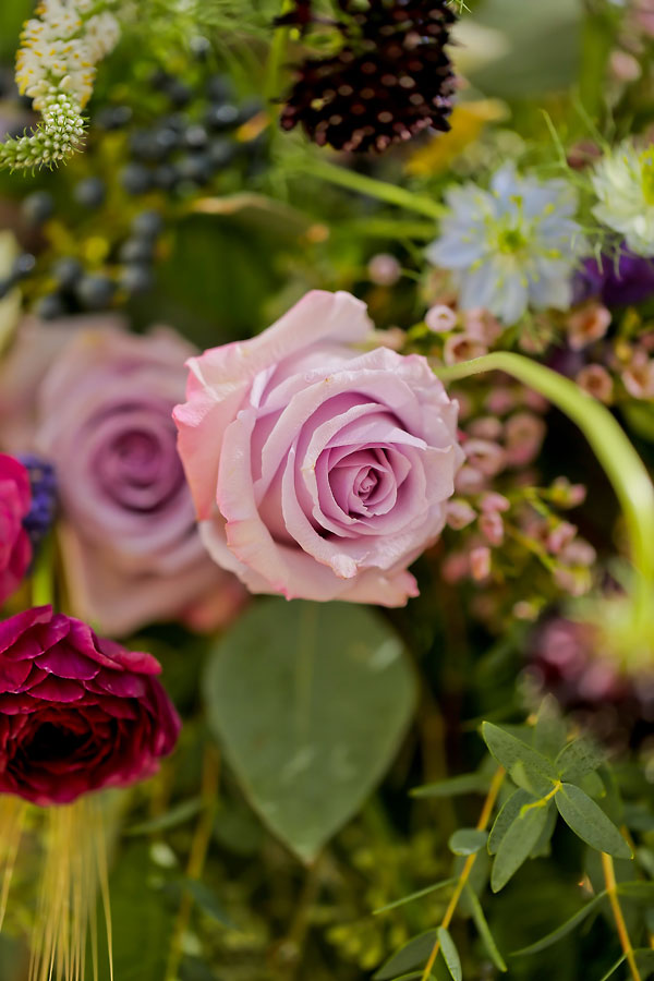 elegant-gold-and-purple-wedding-ideas