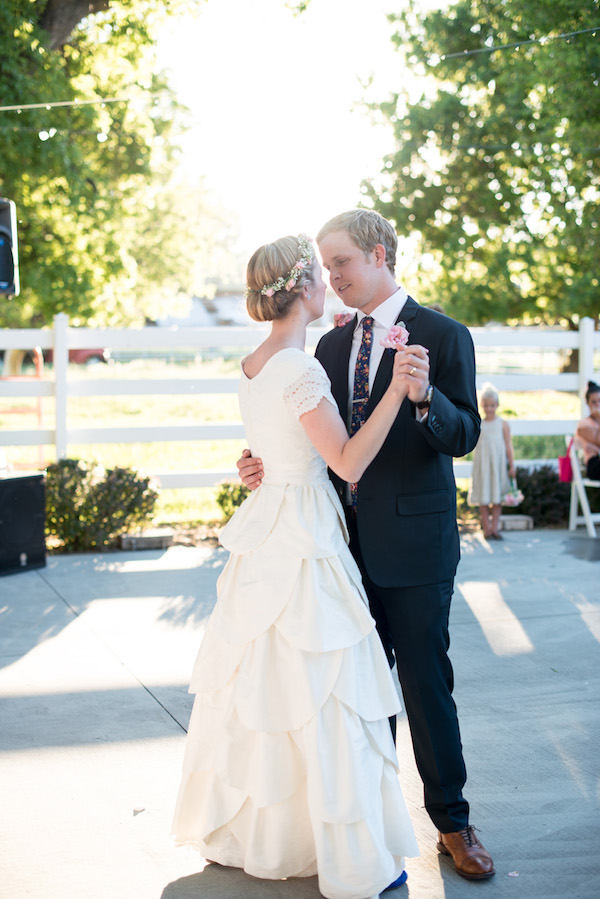 festive-floral-wedding-in-utah