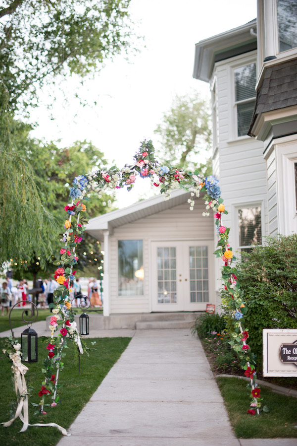 festive-floral-wedding-in-utah