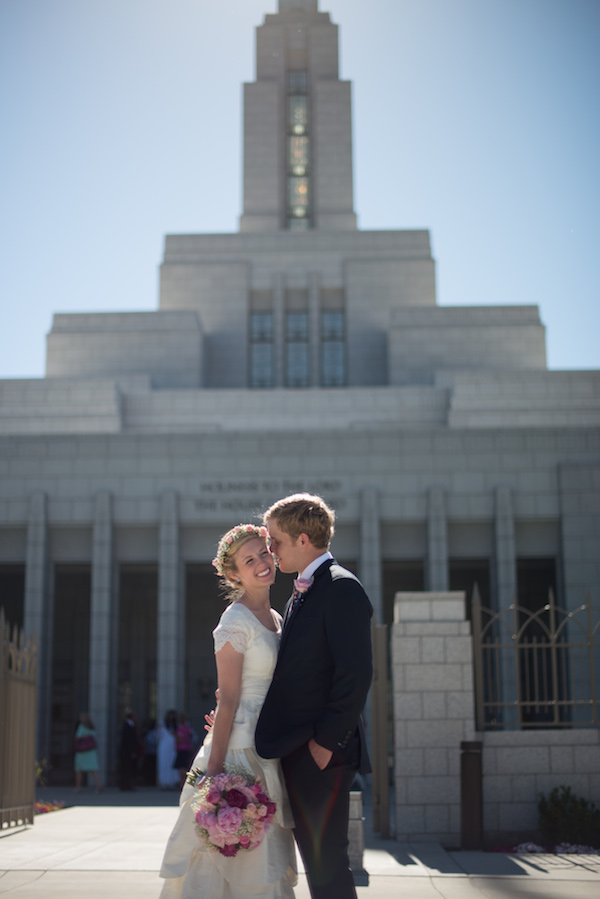 festive-floral-wedding-in-utah