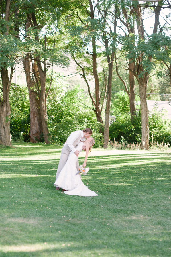 funky-farm-wedding-in-colorado
