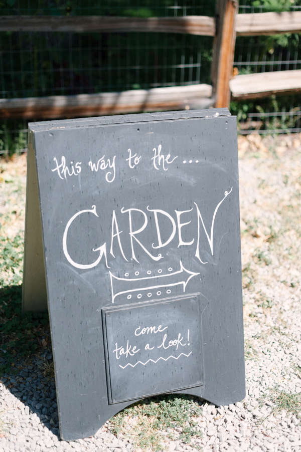 funky-farm-wedding-in-colorado