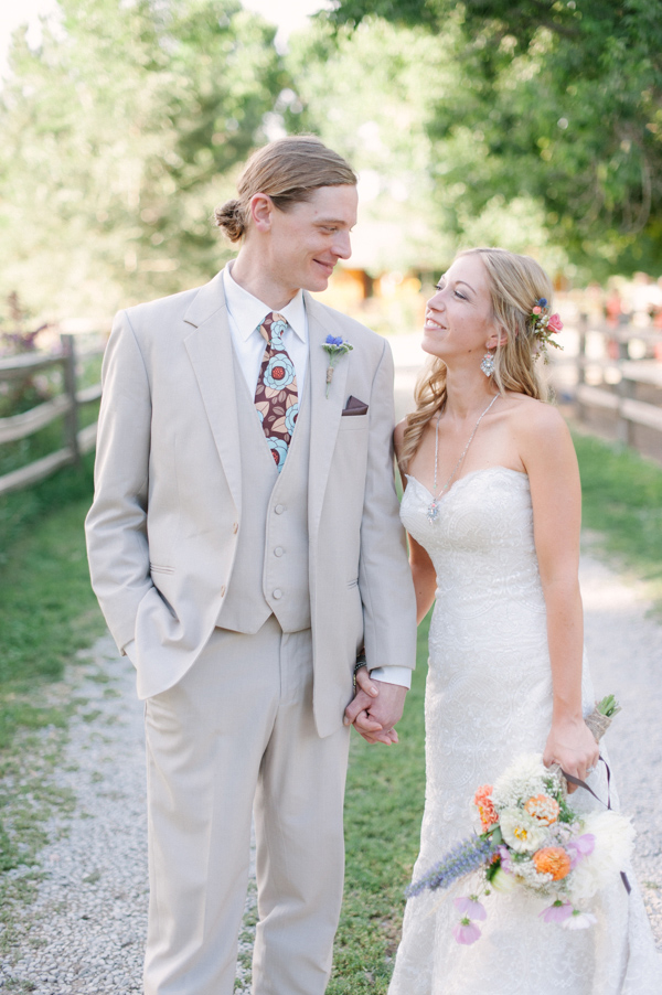 funky-farm-wedding-in-colorado