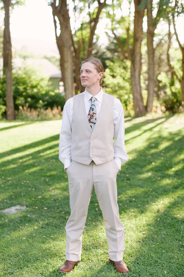 funky-farm-wedding-in-colorado