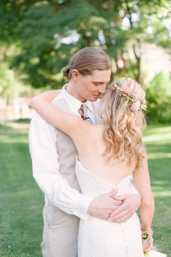 funky-farm-wedding-in-colorado