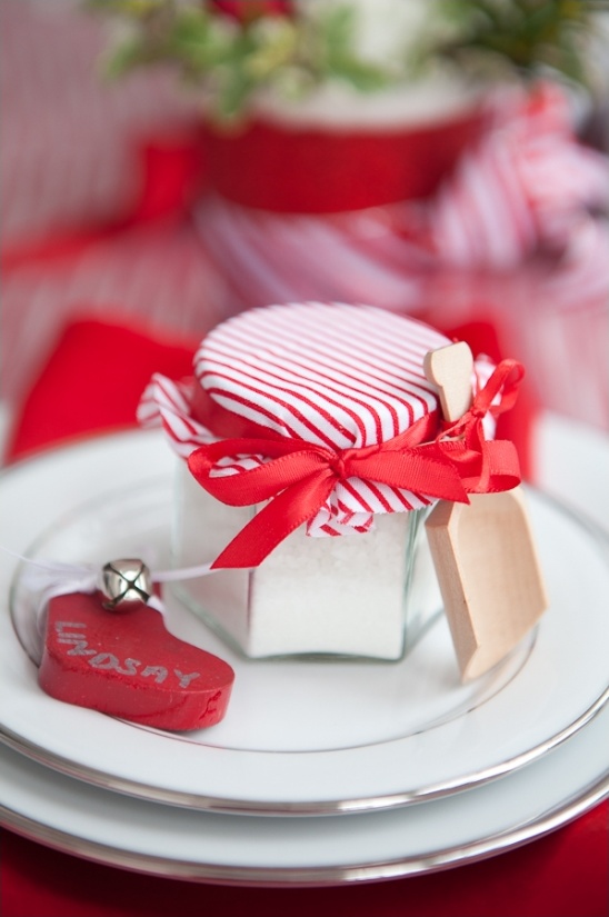 red and white holiday decor ideas