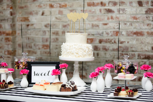 modern-black-and-gold-wedding-ideas