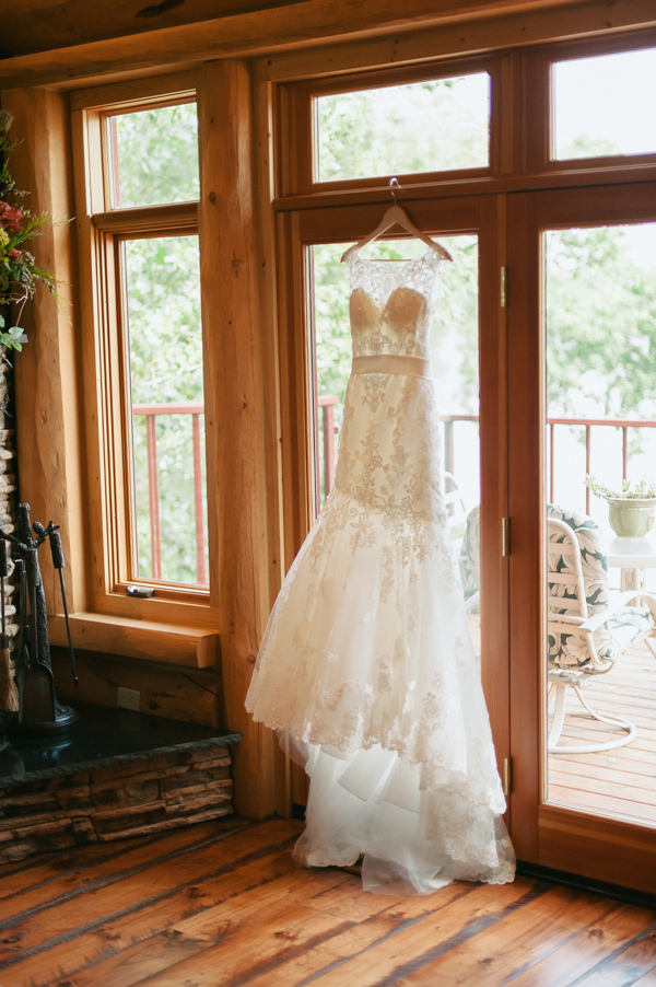 navy-and-yellow-wedding-in-south-dakota