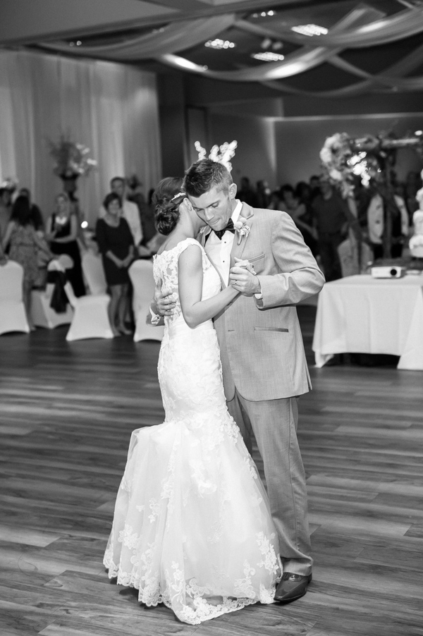 navy-and-yellow-wedding-in-south-dakota