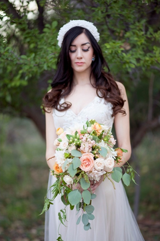 Bride with peach bouquet, elegant style