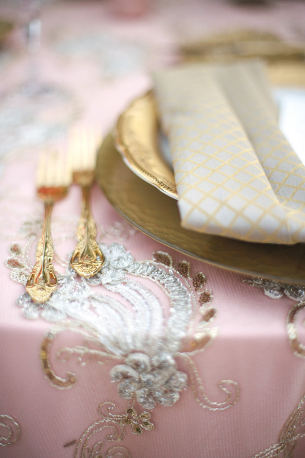 posh-pink-and-gold-wedding-ideas