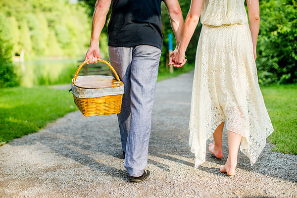 private-picnic-engagement-session