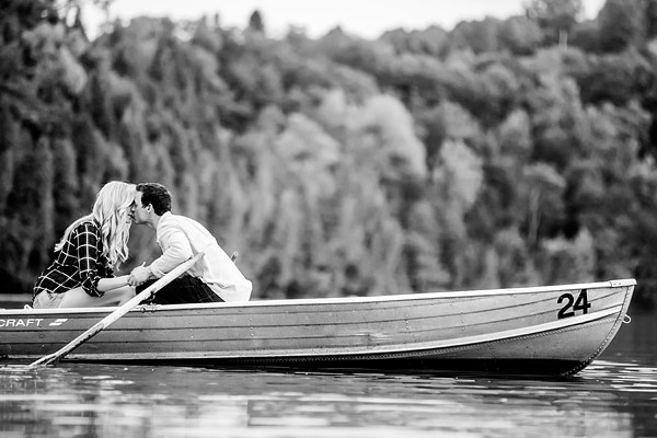 private-picnic-engagement-session