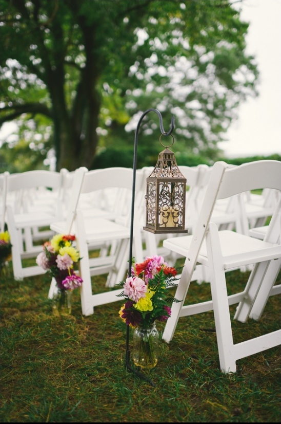 Wedding aisle decor: lantern and flowers
