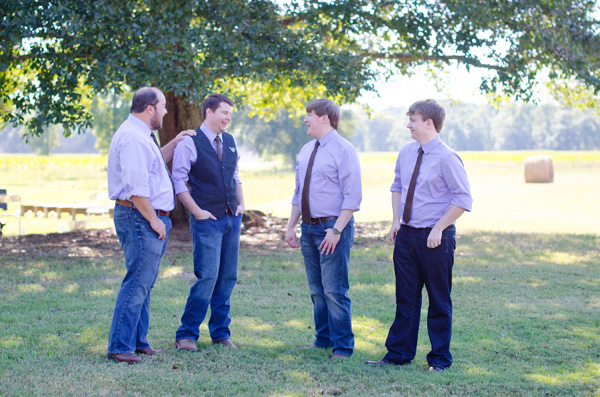 sweet-and-simple-outdoor-wedding