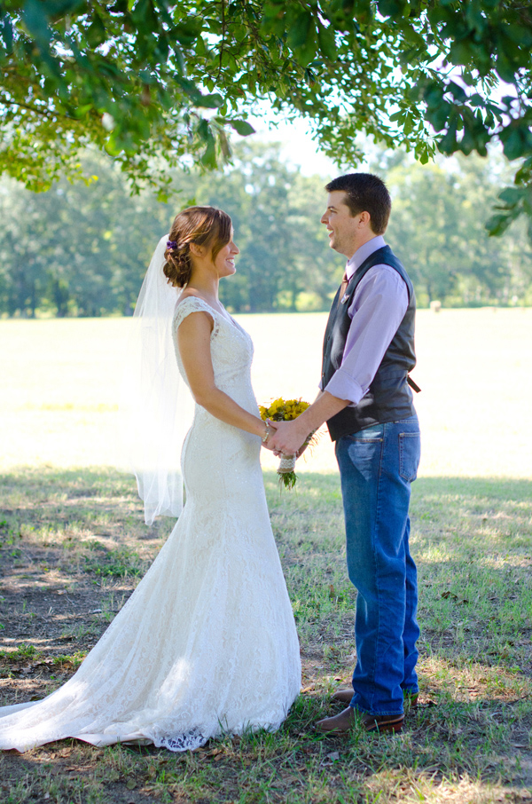 sweet-and-simple-outdoor-wedding