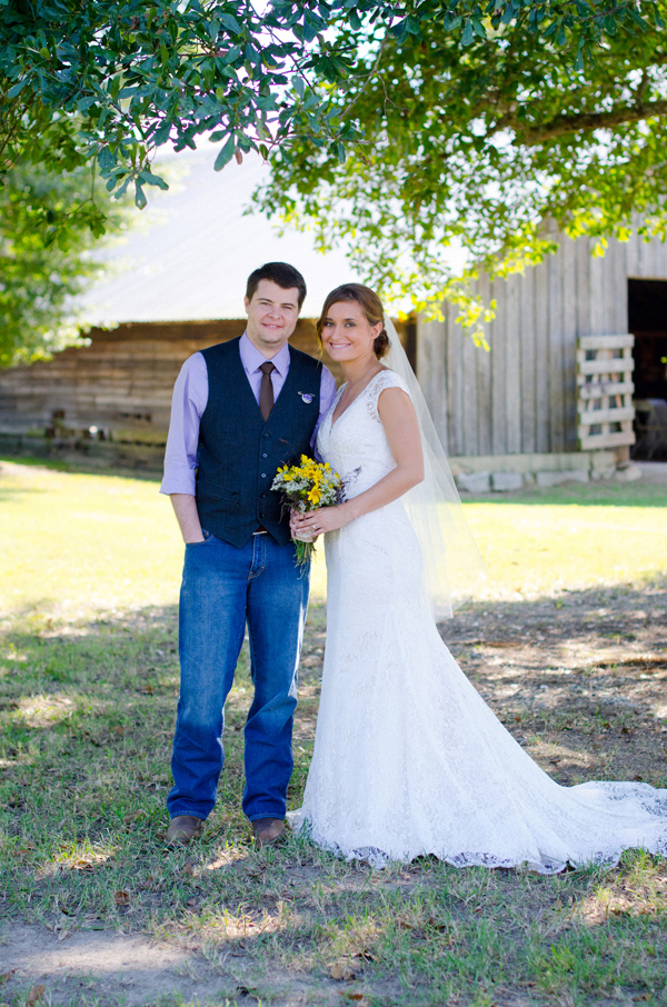 sweet-and-simple-outdoor-wedding