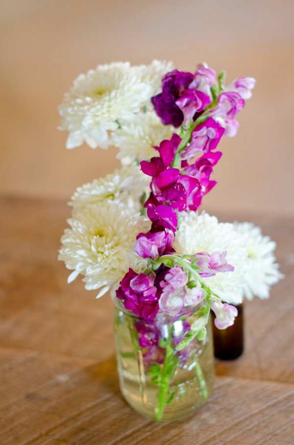 sweet-and-simple-outdoor-wedding