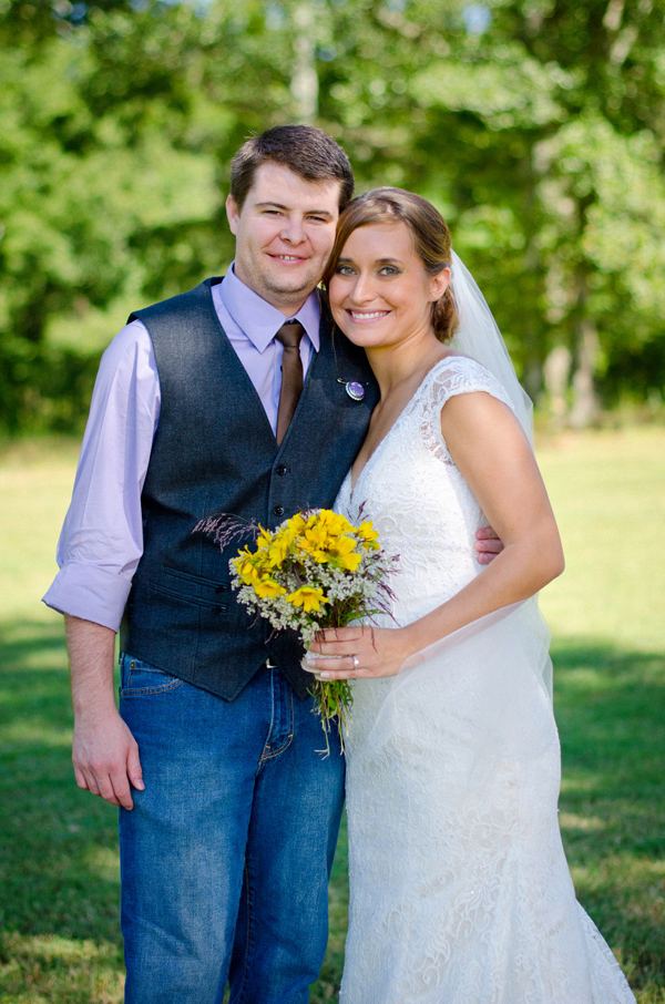 sweet-and-simple-outdoor-wedding