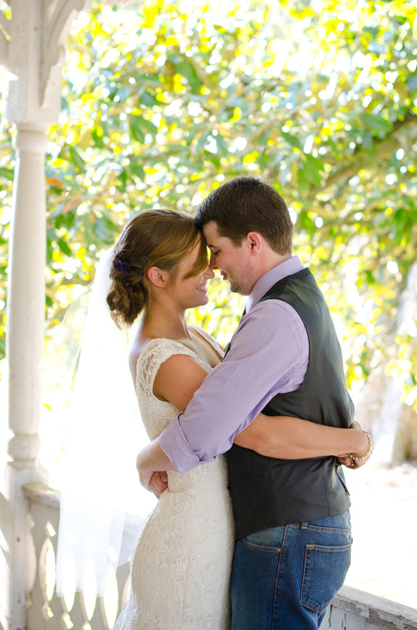 sweet-and-simple-outdoor-wedding