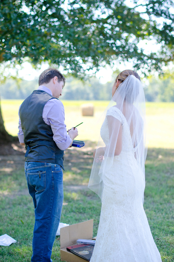sweet-and-simple-outdoor-wedding