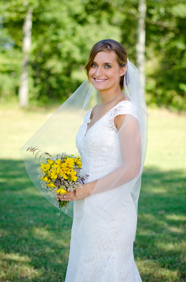 sweet-and-simple-outdoor-wedding
