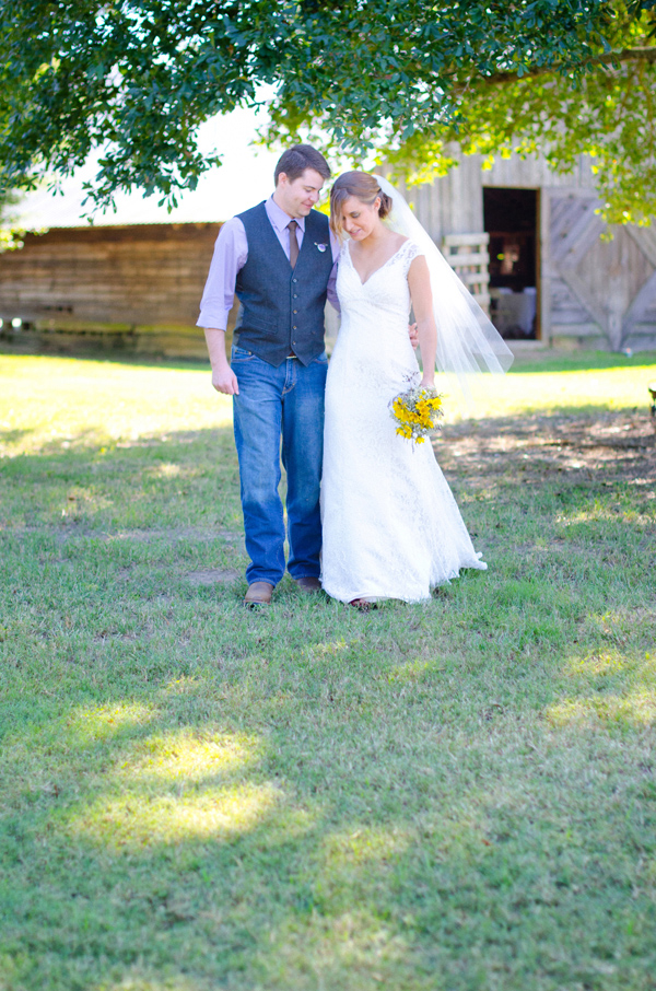 sweet-and-simple-outdoor-wedding