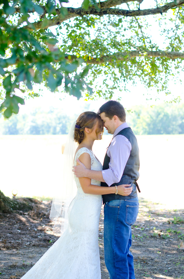 sweet-and-simple-outdoor-wedding