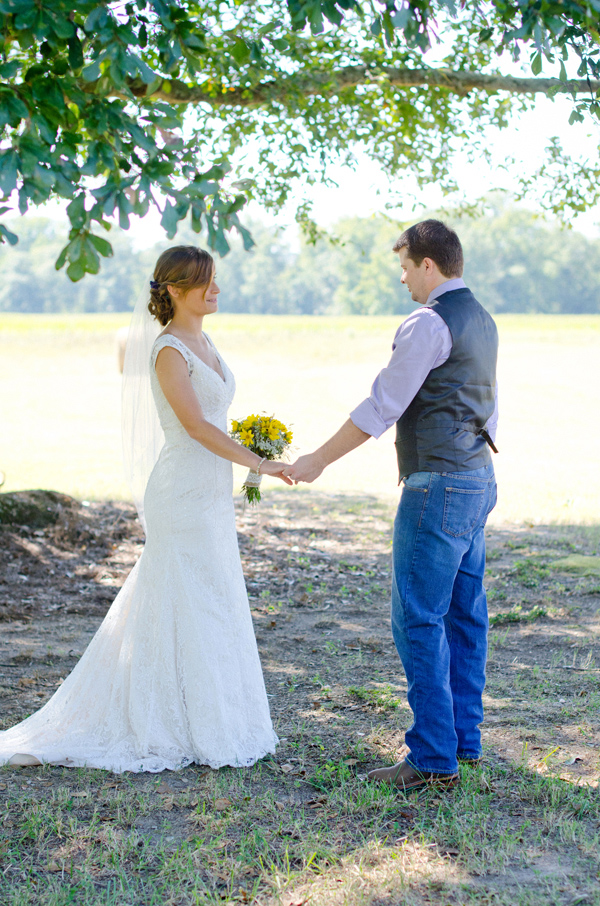 sweet-and-simple-outdoor-wedding