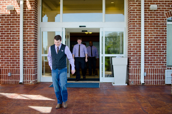 sweet-and-simple-outdoor-wedding