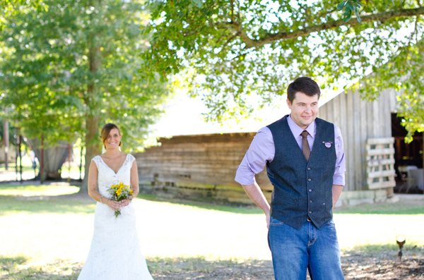 sweet-and-simple-outdoor-wedding