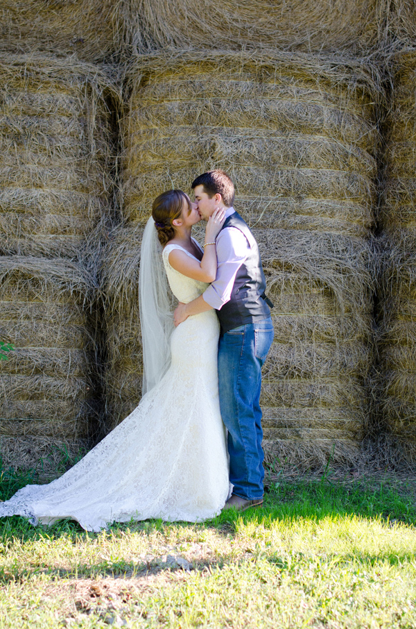 sweet-and-simple-outdoor-wedding