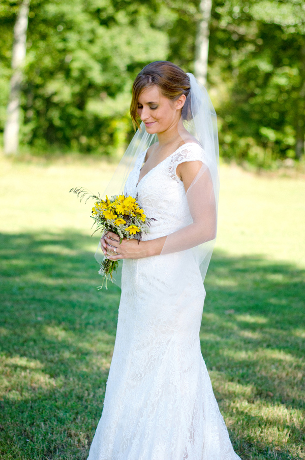 sweet-and-simple-outdoor-wedding